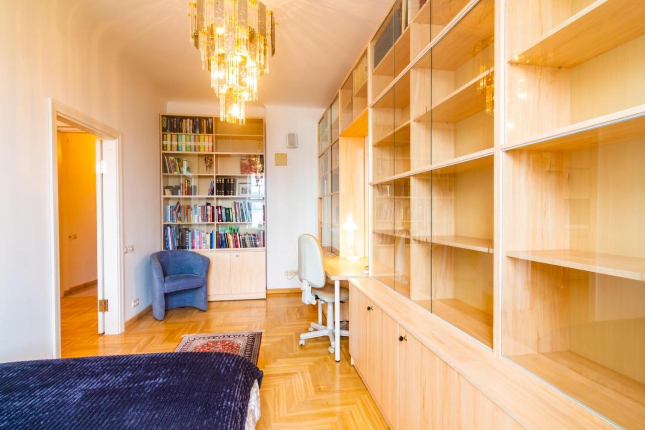 Classic Style Apartment In The Center Of Riga Exteriér fotografie