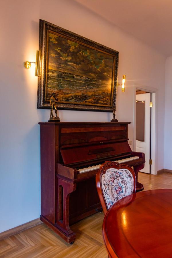Classic Style Apartment In The Center Of Riga Exteriér fotografie
